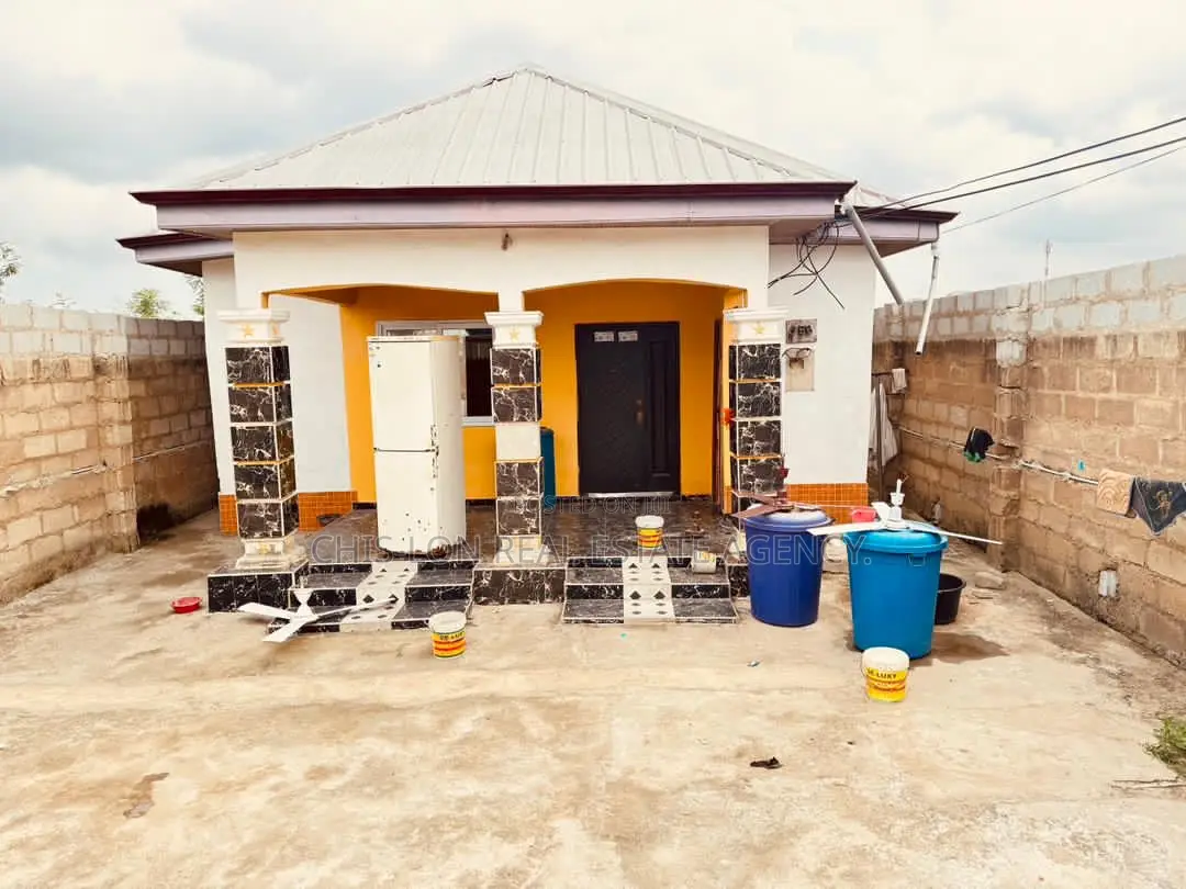 3bdrm House in Nurse Junction, Ngleshie Amanfro for sale