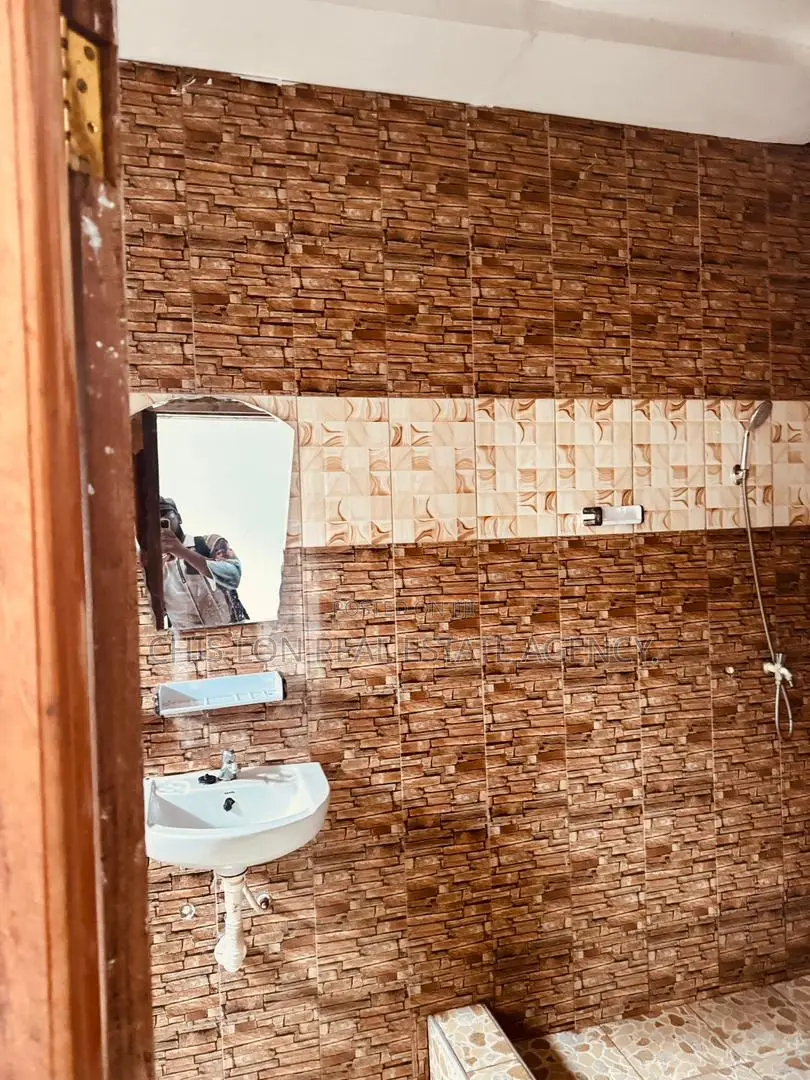 3bdrm House in Nurse Junction, Ngleshie Amanfro for sale