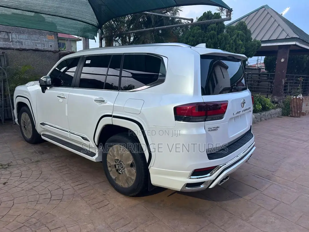 New Toyota Land Cruiser LC300 2025 White