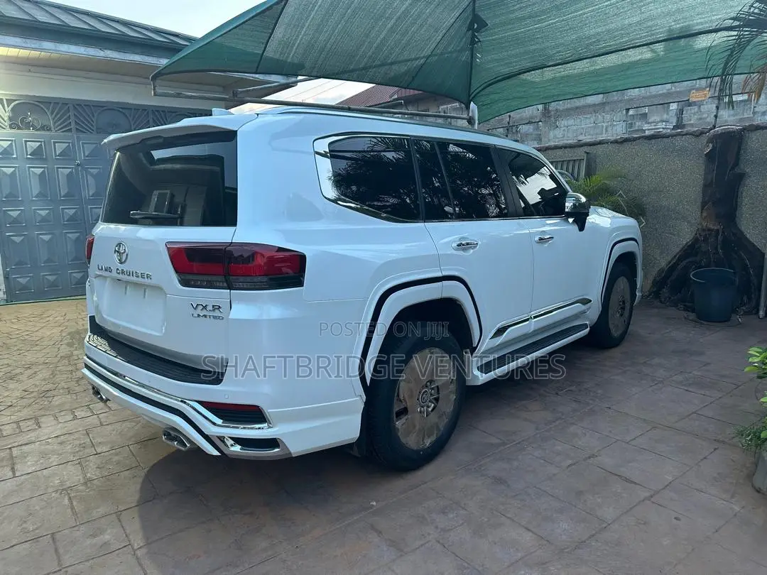 New Toyota Land Cruiser LC300 2025 White