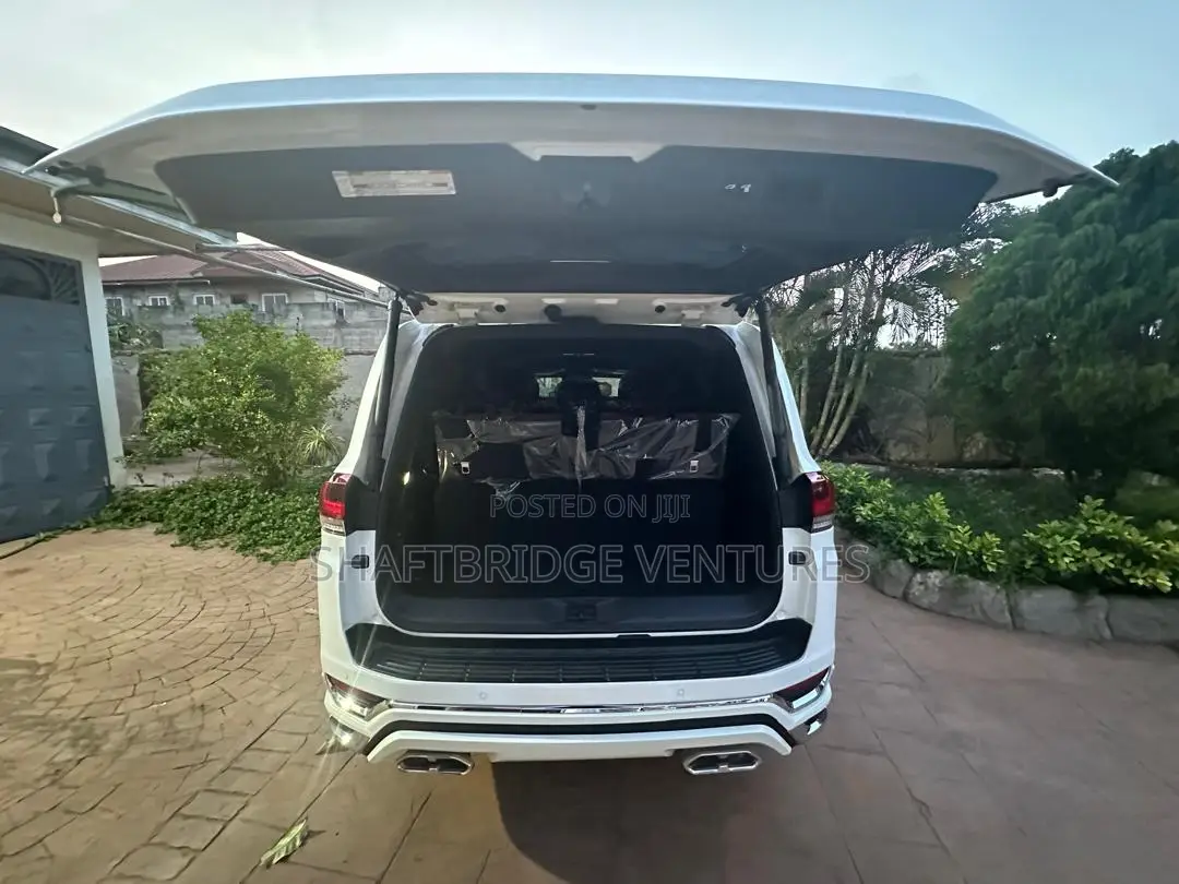 New Toyota Land Cruiser LC300 2025 White