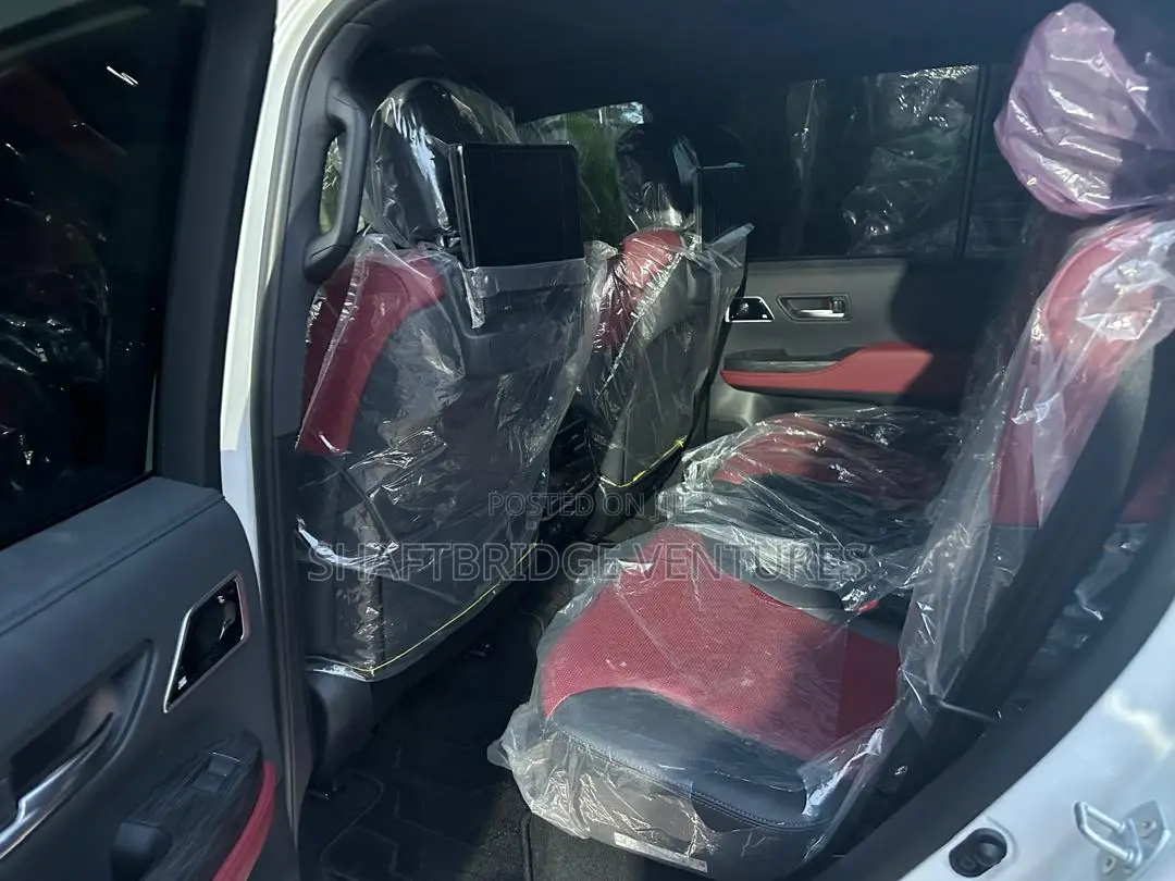 New Toyota Land Cruiser LC300 2025 White