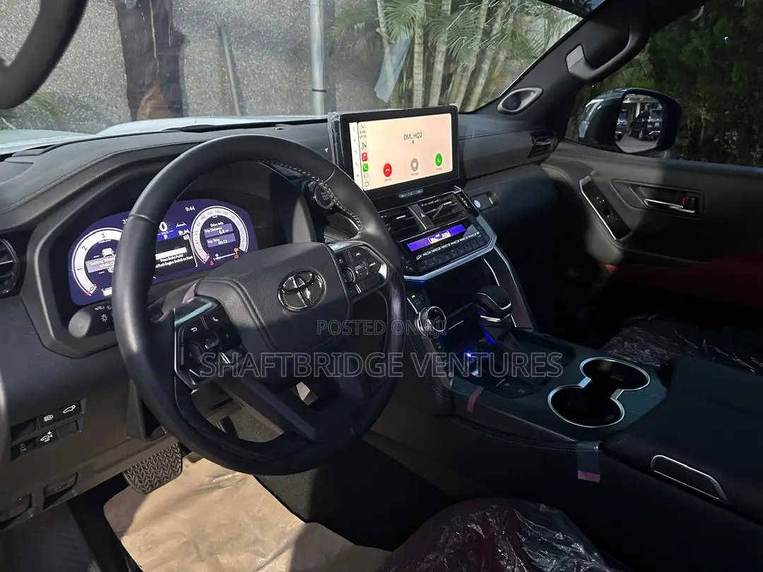 New Toyota Land Cruiser LC300 2025 White