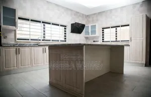 4bdrm House in East Airport, Accra Metropolitan for sale