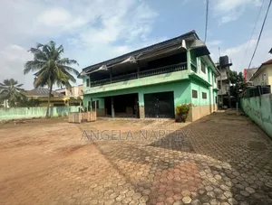 10bdrm House in East Legon, Accra Metropolitan for sale