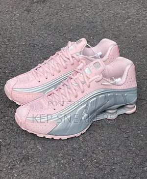 Nike Shox R4 "Barely Rose"