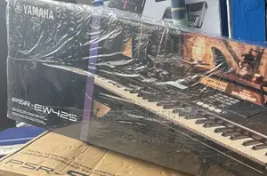 Yamaha Prs (E) W 425 Keyboard With 71keys