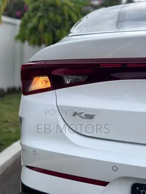 Kia K5 2022 White