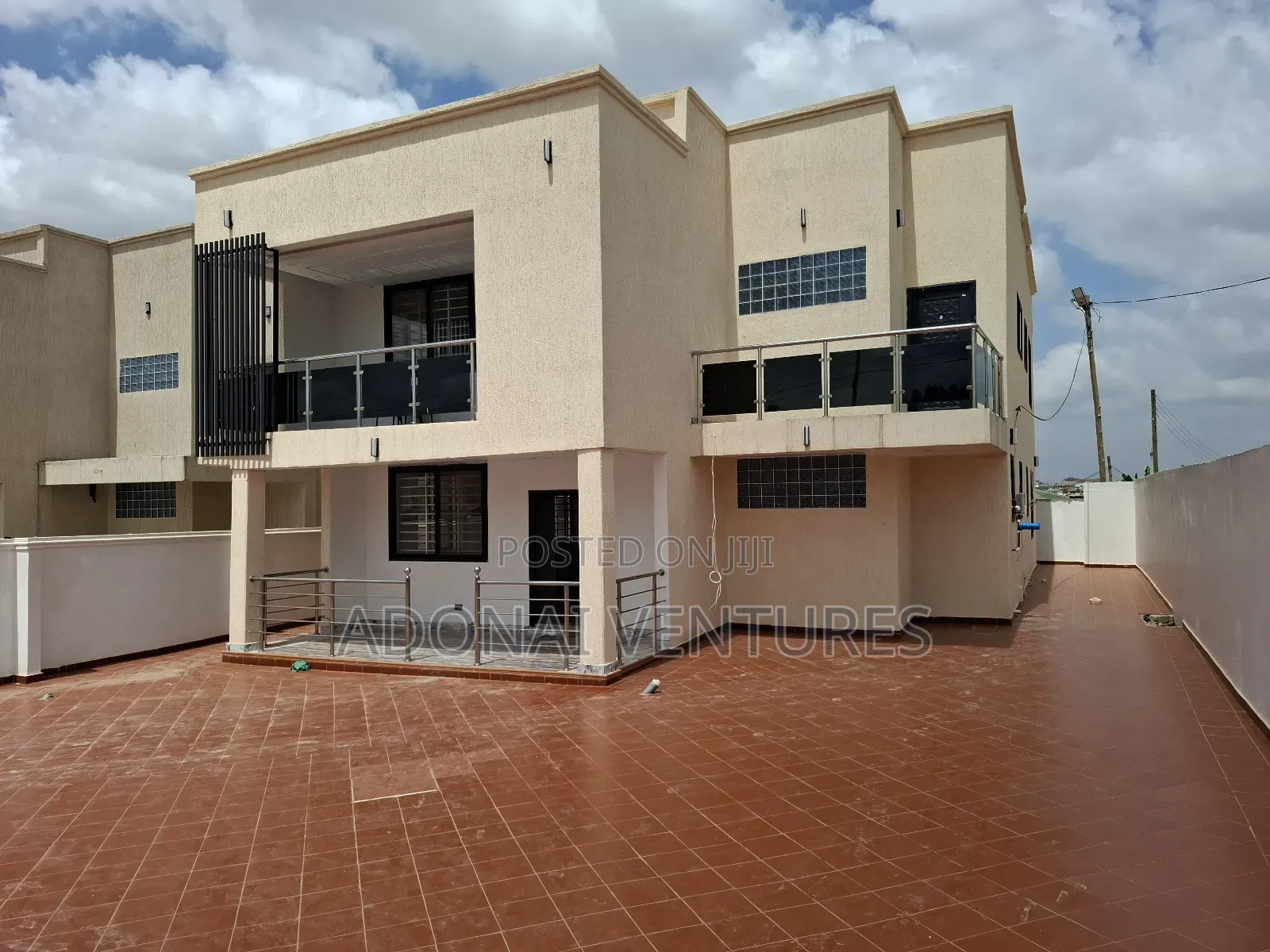 4bdrm House in Ahodwo Daban, Kumasi Metropolitan for sale