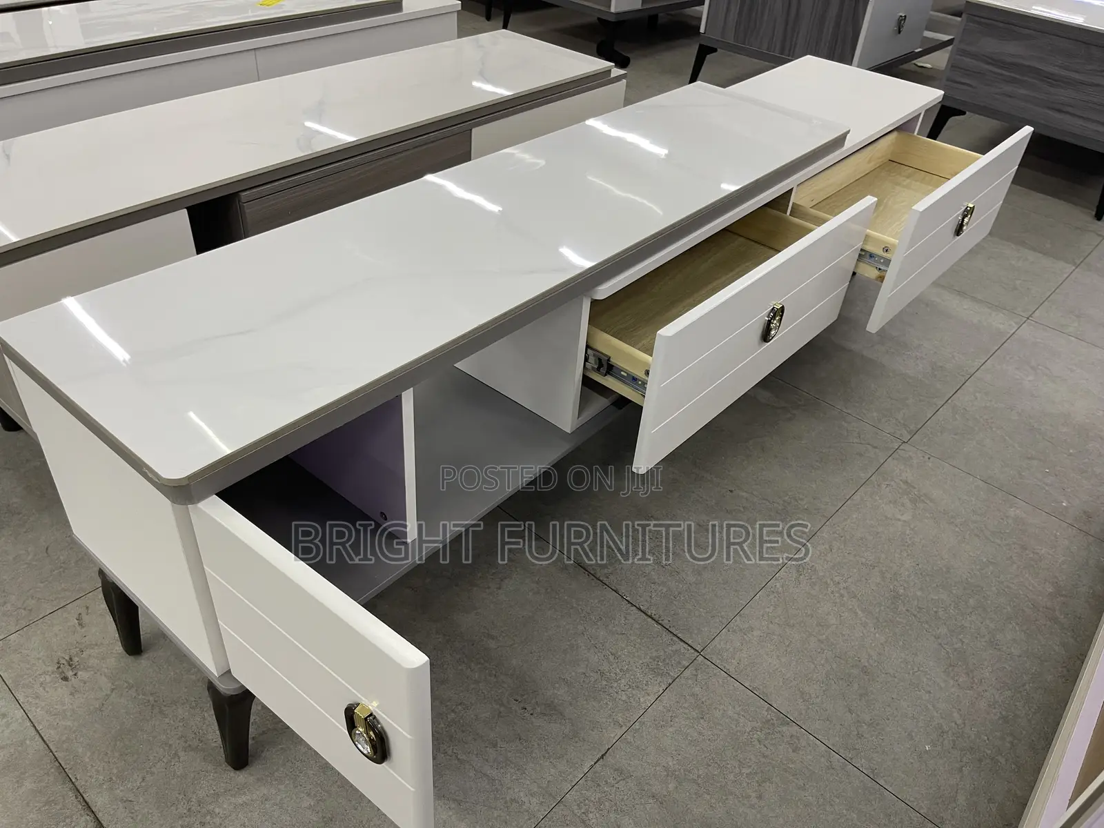 Wooden Tv Stand With a Drawer