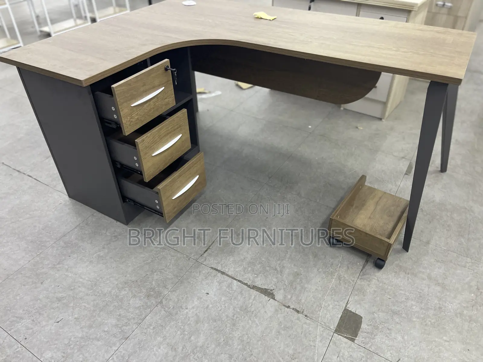 Wooden Office Table/ Desk