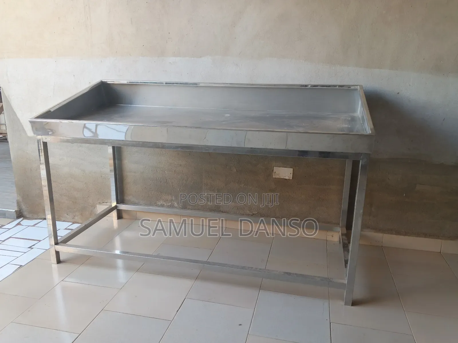 Stainless Steel Table With Drains