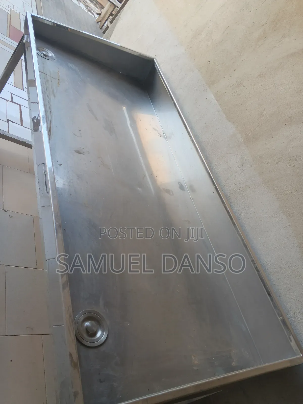 Stainless Steel Table With Drains