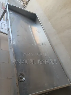 Stainless Steel Table With Drains