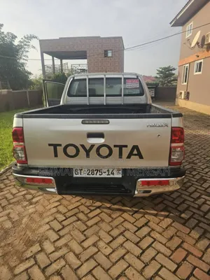 Toyota Hilux SR5 4x4 2014 Silver