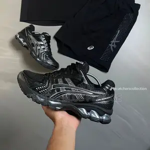 Original Asics Kayano Sneaker. Black