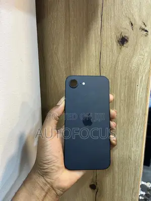 Apple iPhone 16e 128 GB Black