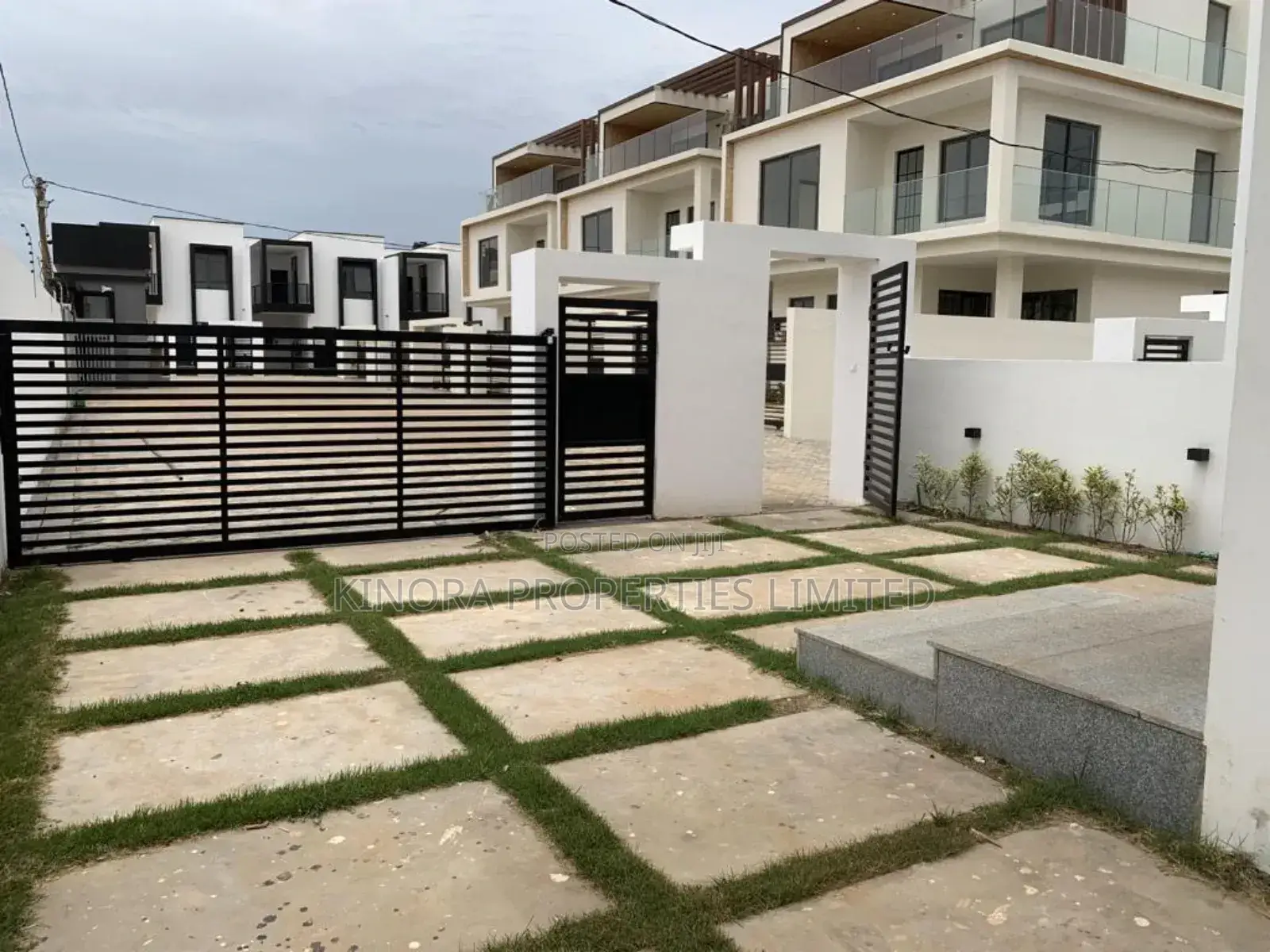 3bdrm Duplex in East Legon Hills, Accra Metropolitan for sale