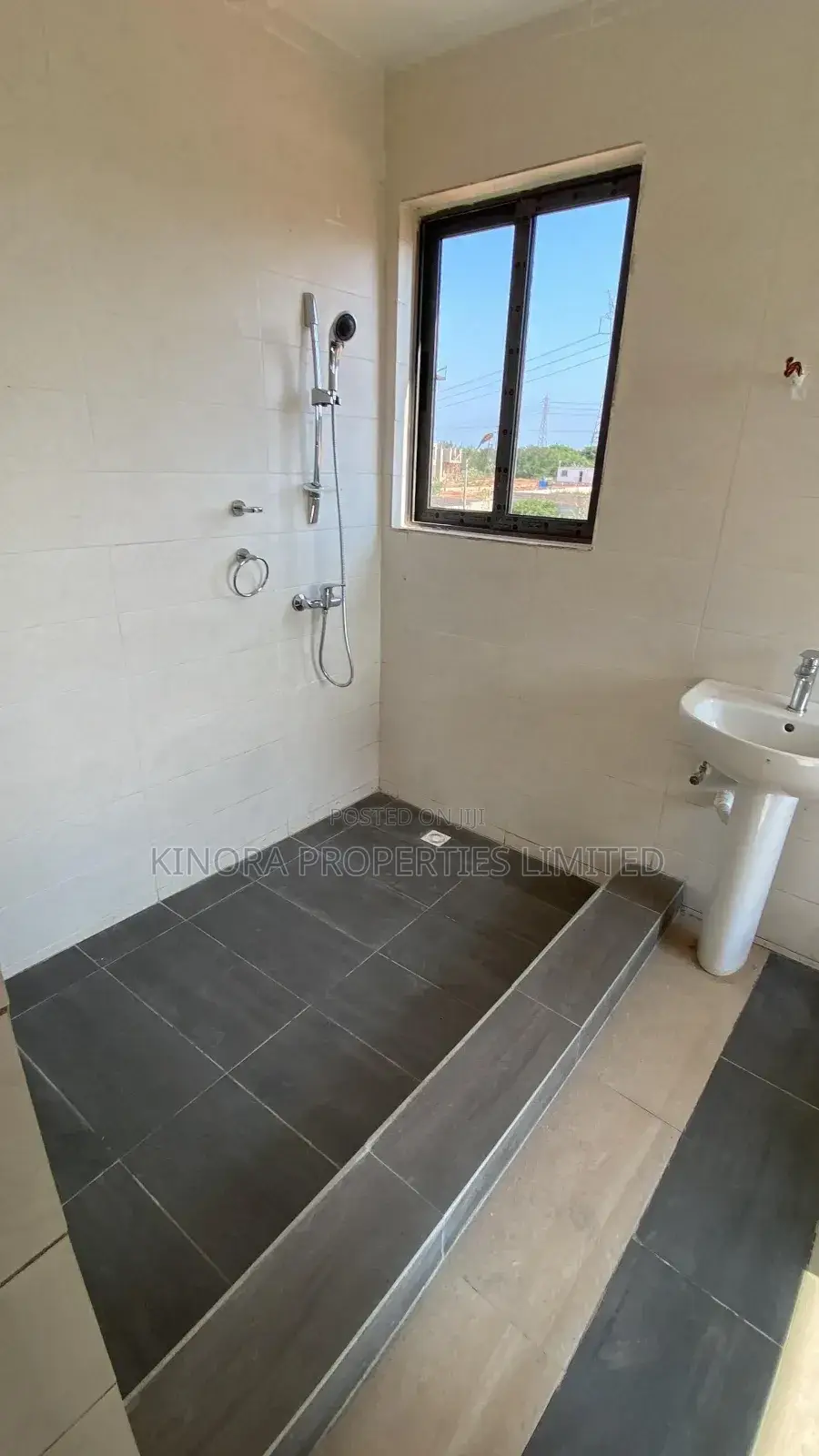 4bdrm Duplex in East Legon Hills, Accra Metropolitan for sale