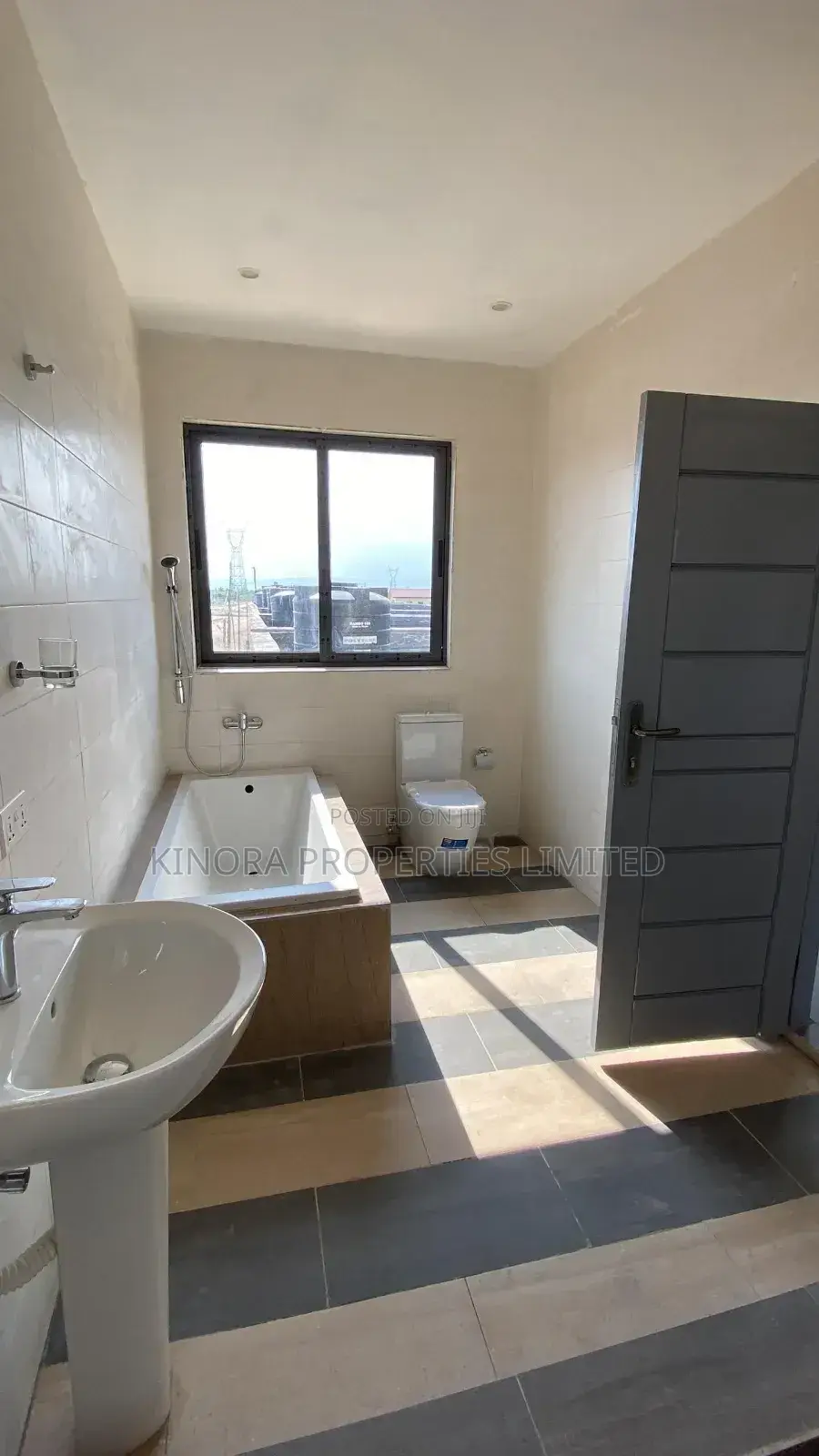 4bdrm Duplex in East Legon Hills, Accra Metropolitan for sale