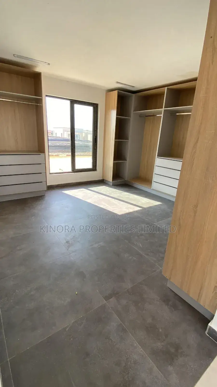 4bdrm Duplex in East Legon Hills, Accra Metropolitan for sale