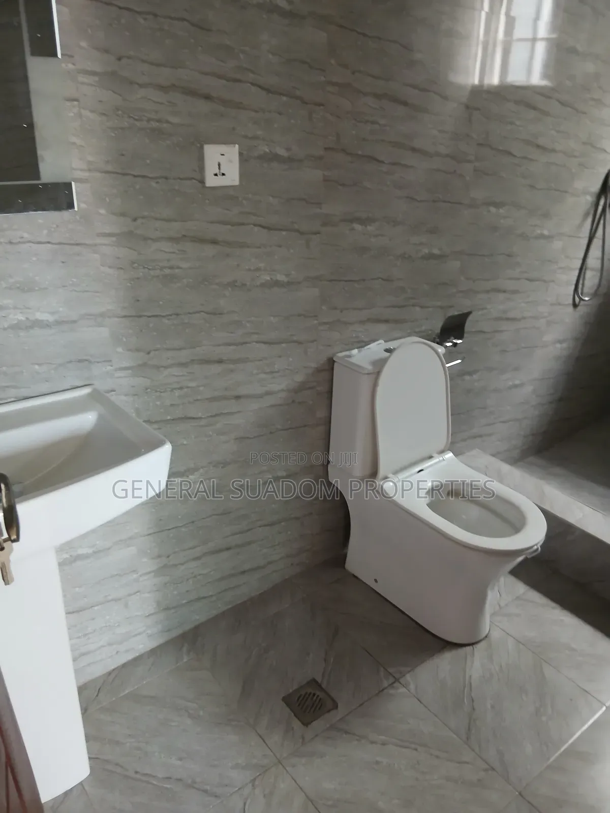2bdrm Apartment in Suadom Real Estate, Baatsona Total for rent