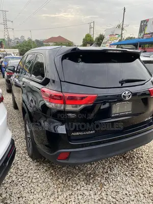 Toyota Highlander XLE 4x4 V6 (3.5L 6cyl 8A) 2018 Black
