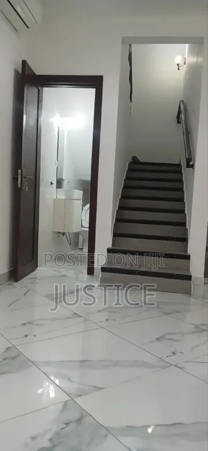 3bdrm Duplex in East Airport for rent