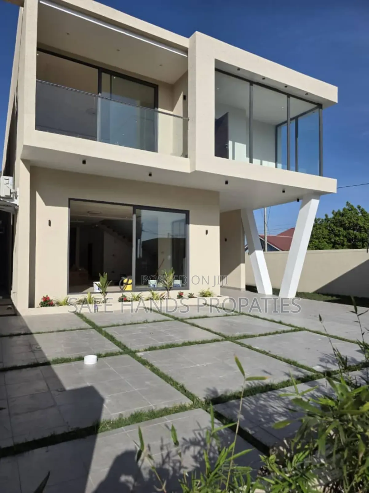 Furnished 4bdrm House in School Junction, Accra Metropolitan for sale