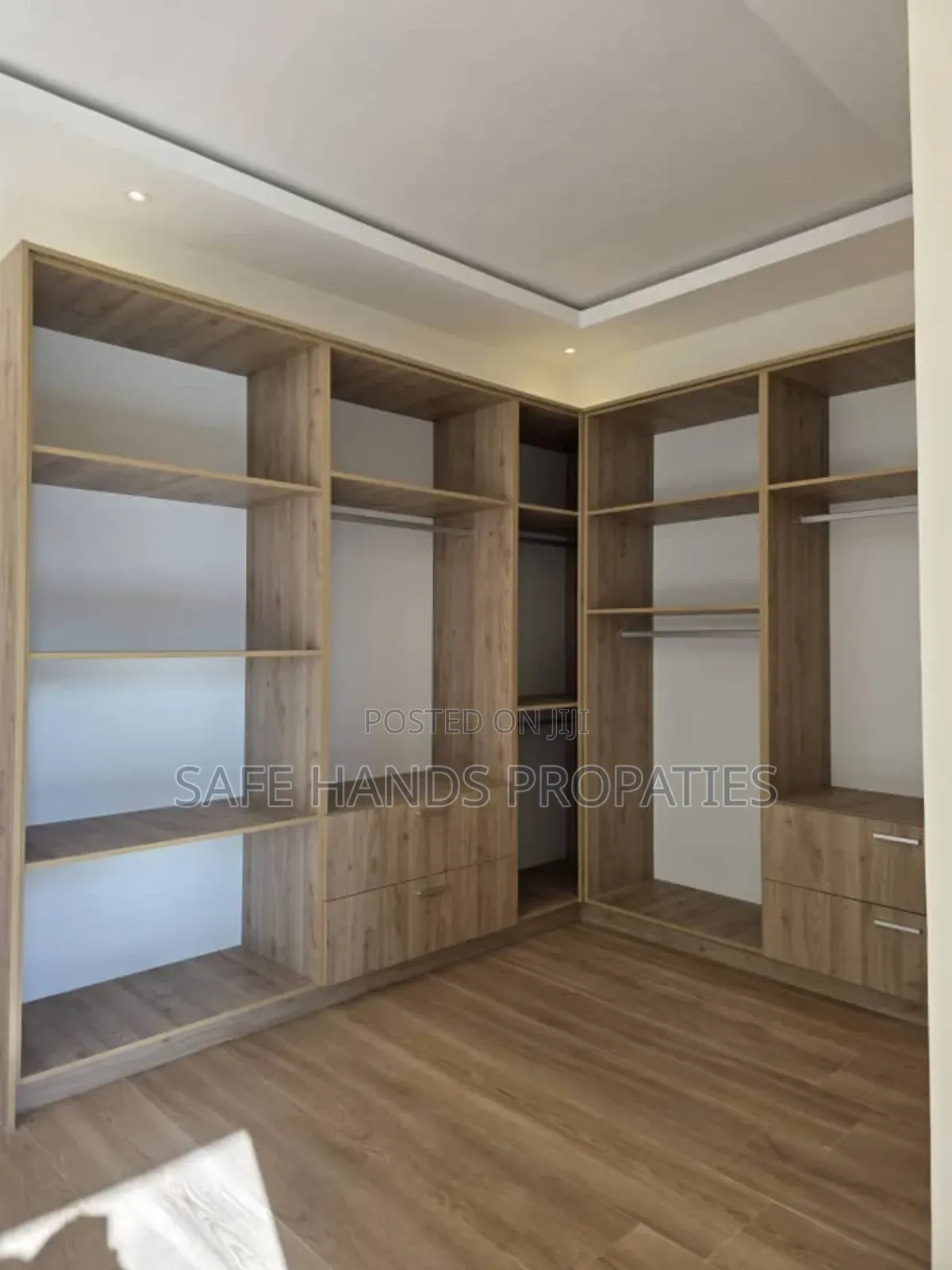 Furnished 4bdrm House in School Junction, Accra Metropolitan for sale