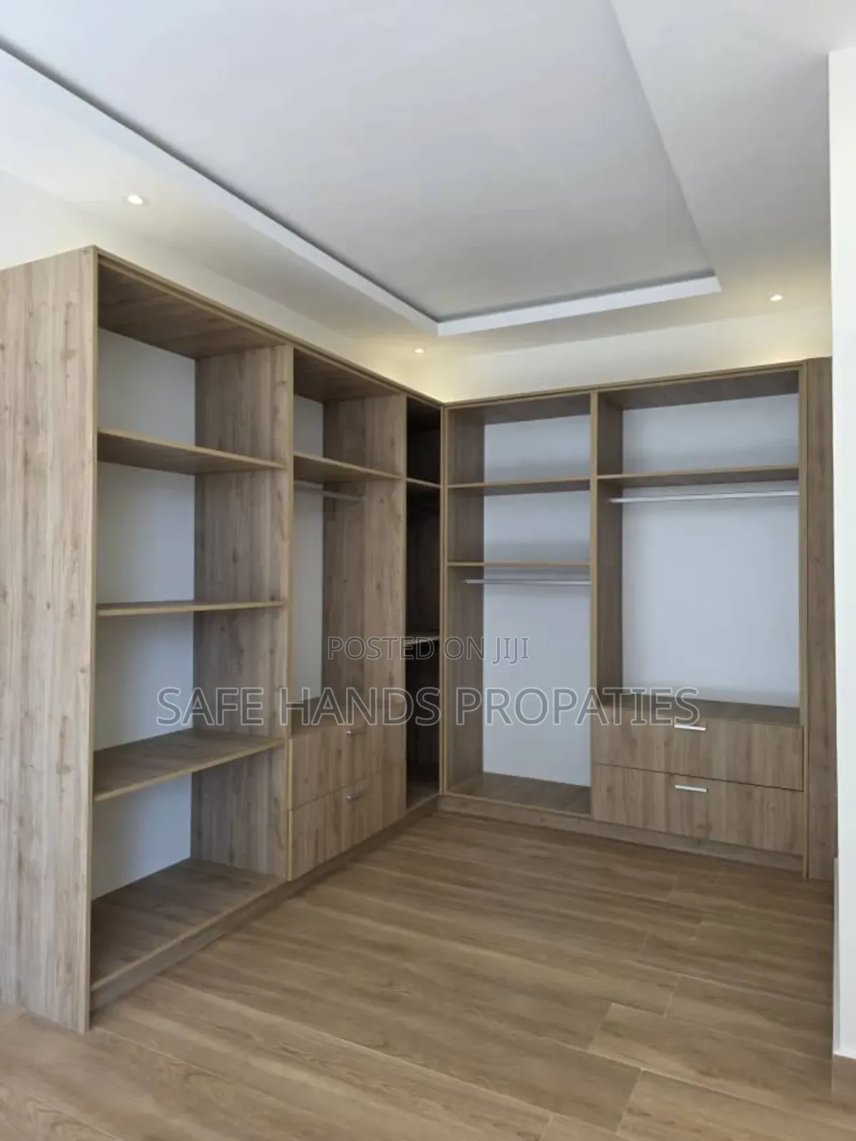 Furnished 4bdrm House in School Junction, Accra Metropolitan for sale