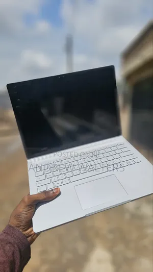 New Laptop Microsoft Surface Book 8GB Intel Core i5 SSD 256GB