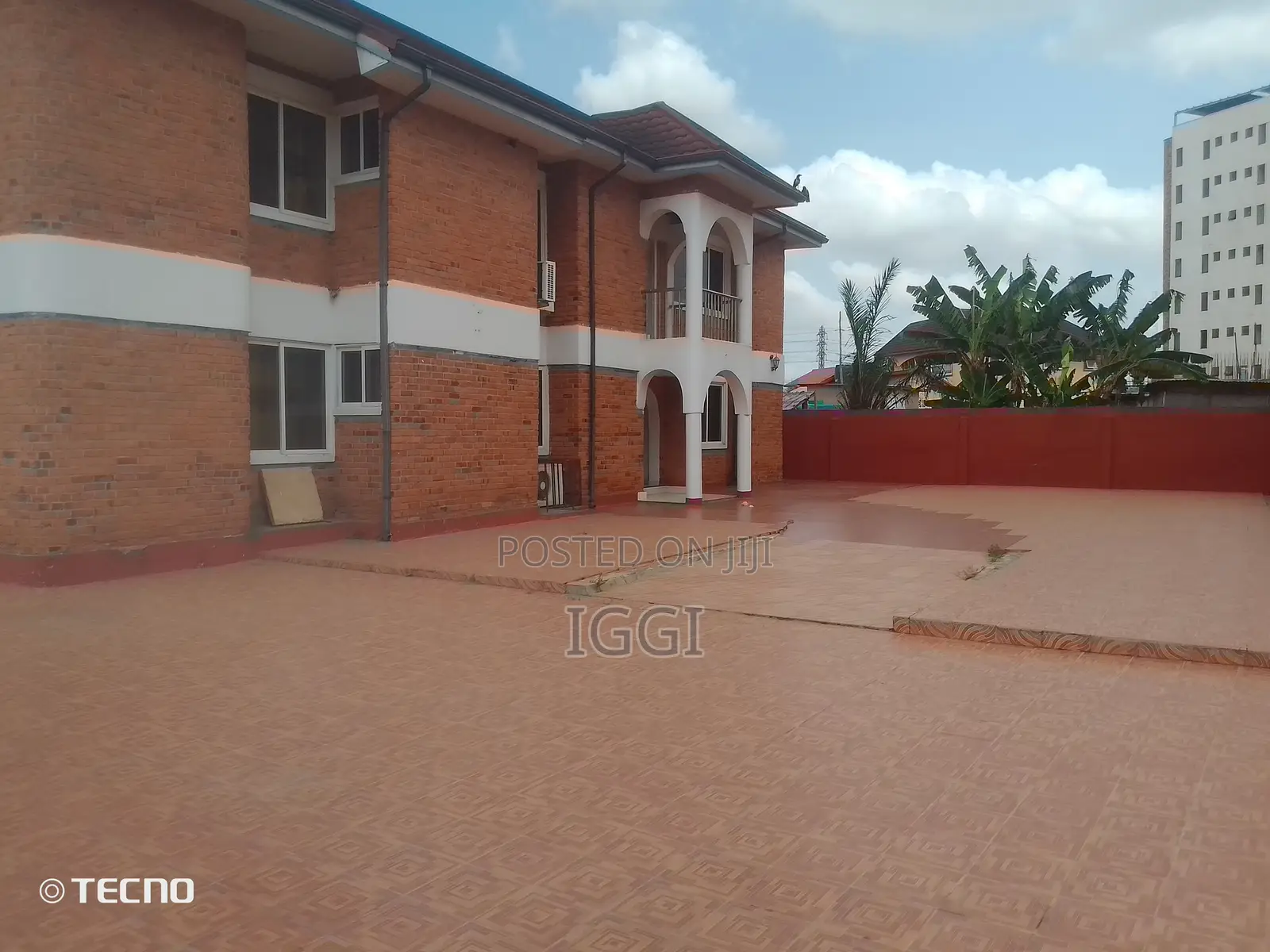 10bdrm House in Adjiriganor, Accra Metropolitan for sale