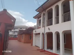 10bdrm House in Adjiriganor, Accra Metropolitan for sale