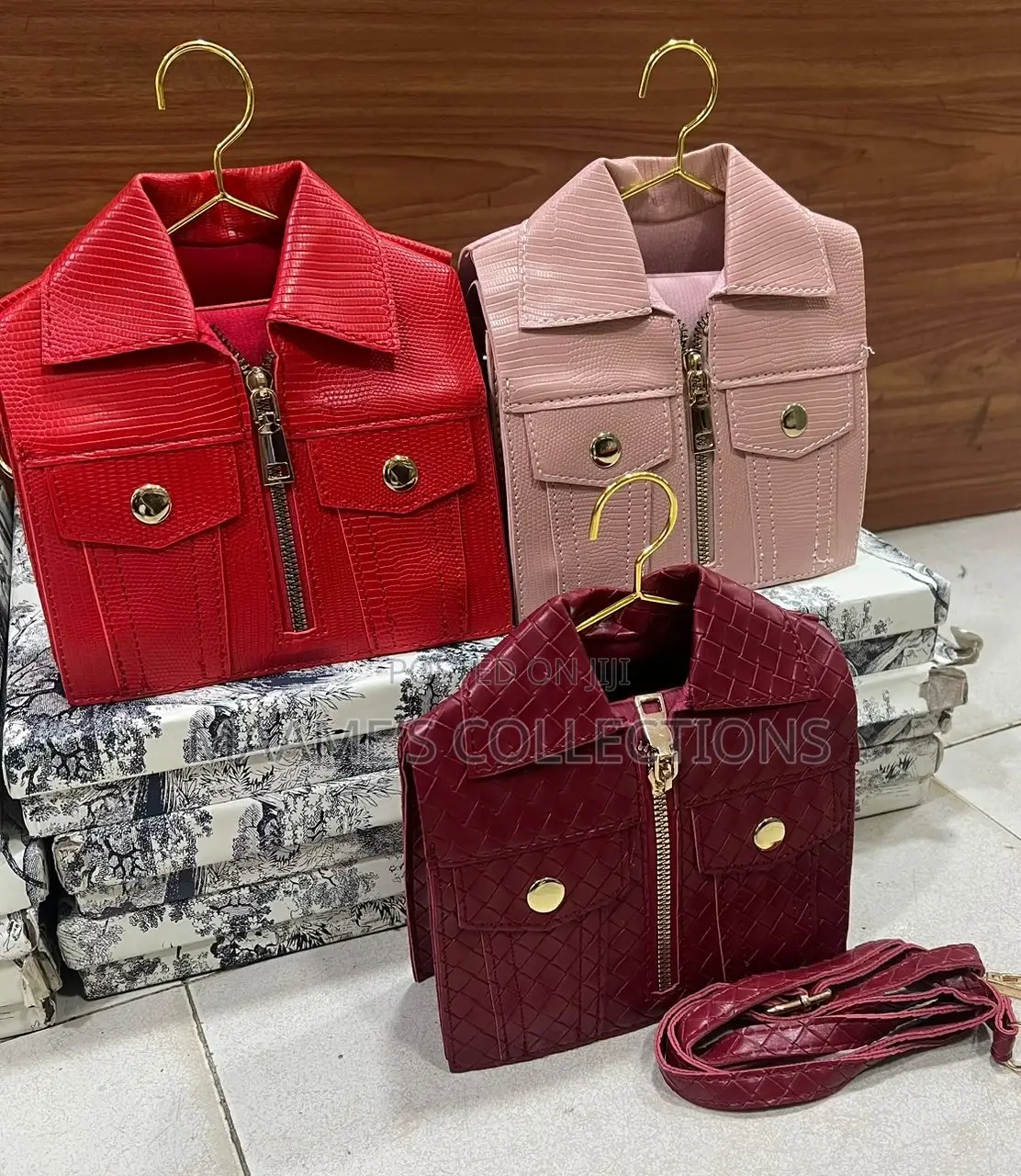 Women’S Unique Shape Crossbody Bag.