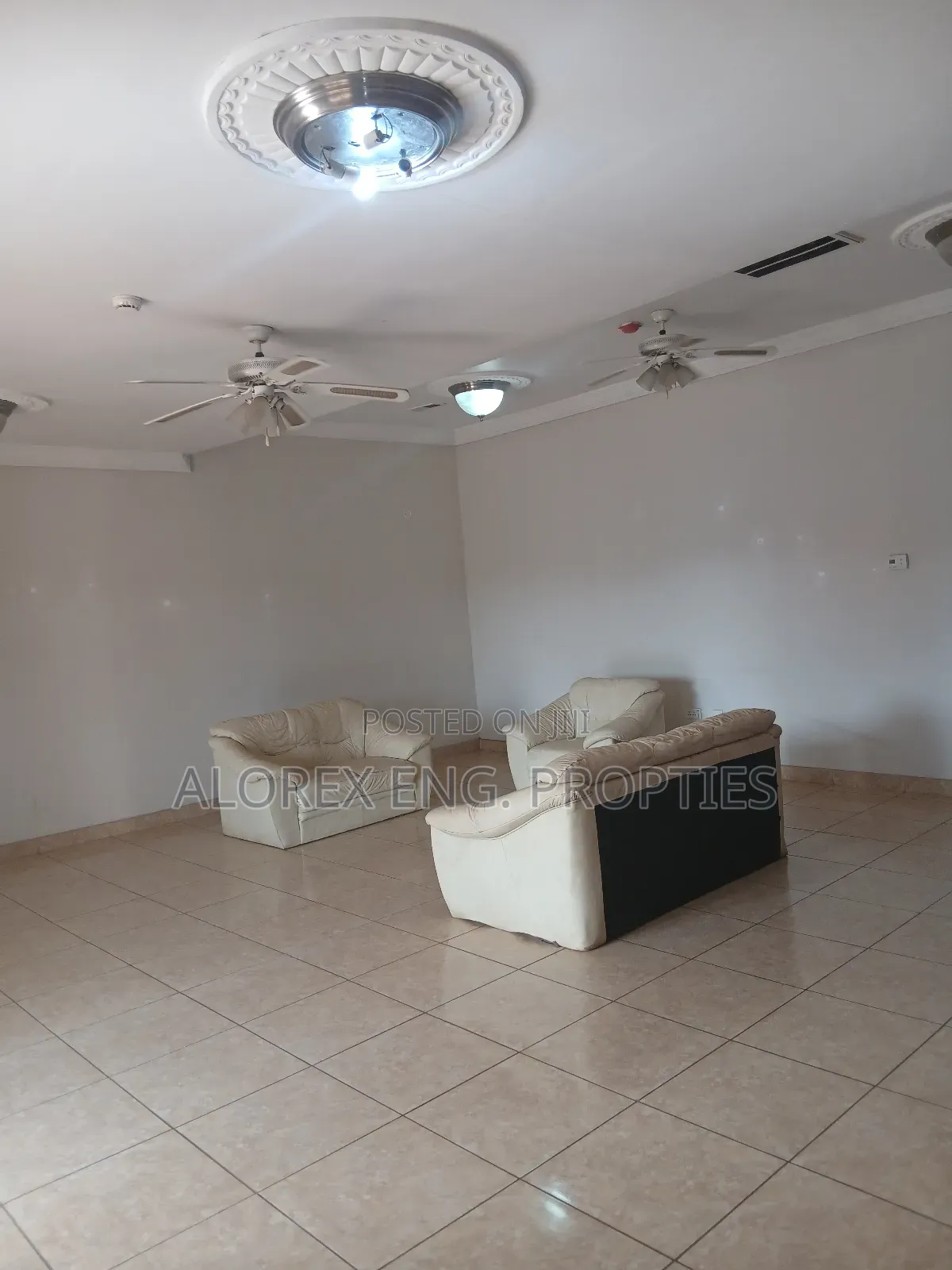 3bdrm Apartment in Executive, Oyarifa for rent