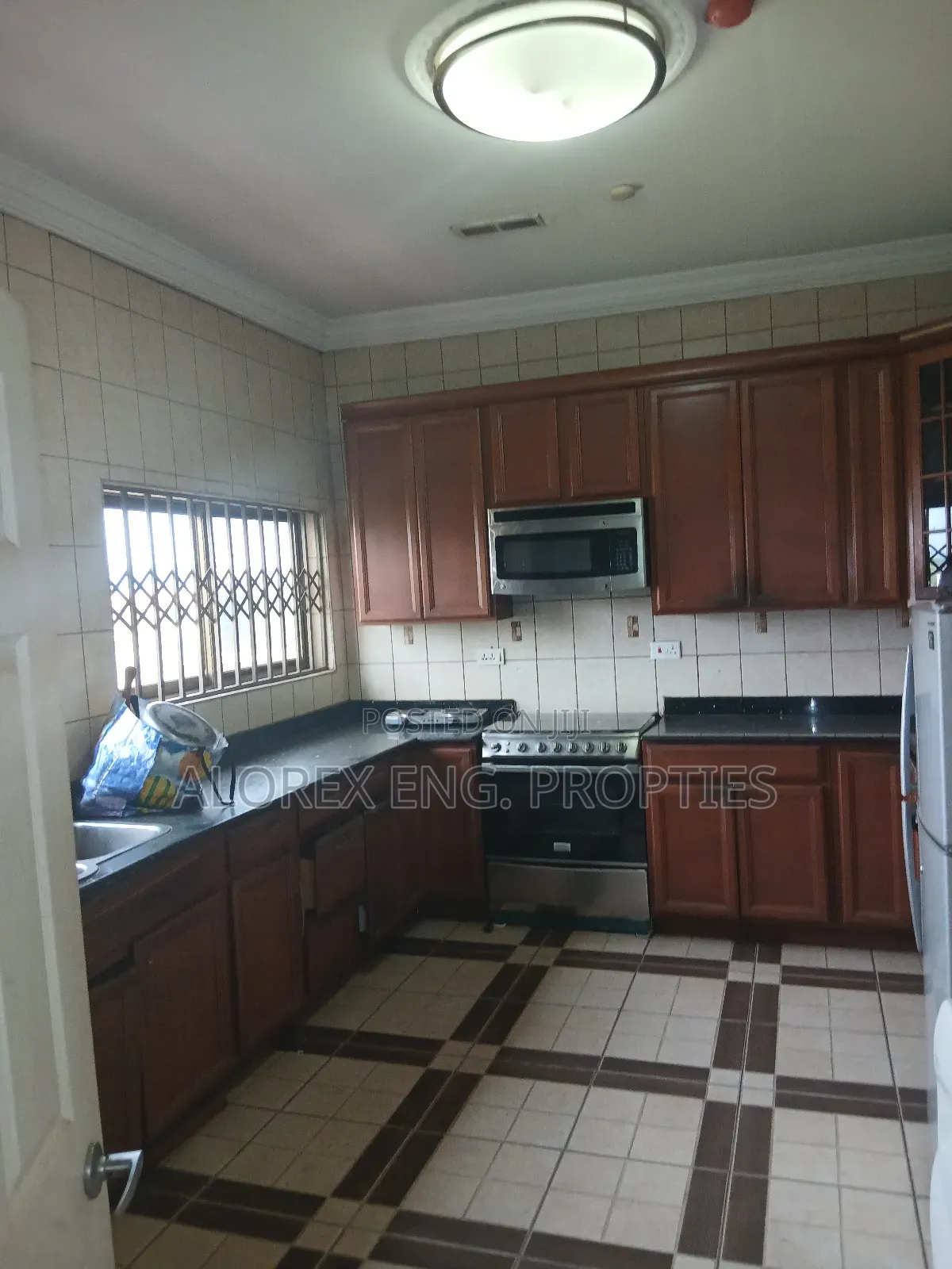 3bdrm Apartment in Executive, Oyarifa for rent