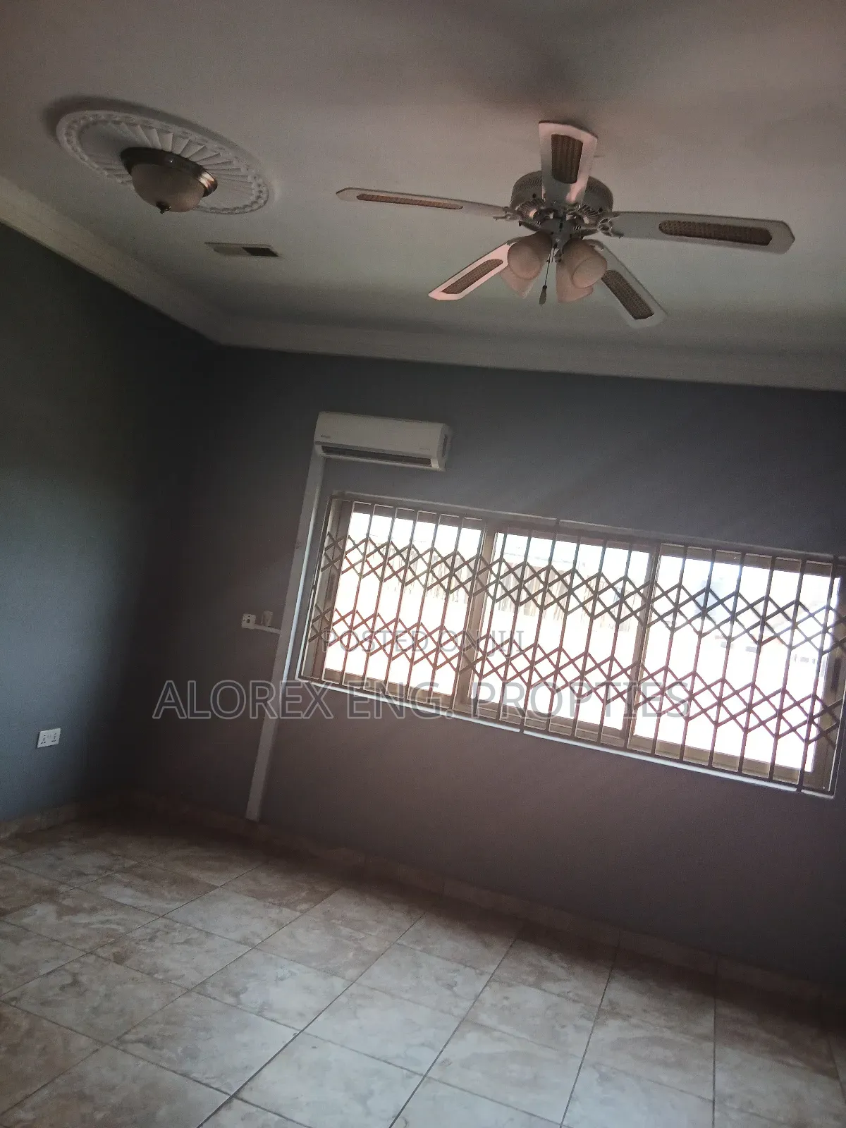3bdrm Apartment in Executive, Oyarifa for rent