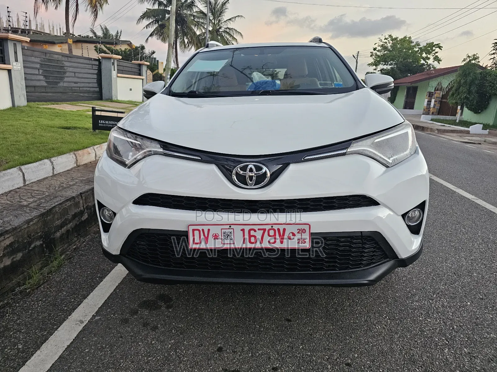 Toyota RAV4 XLE 4dr SUV AWD (2.5L 4cyl 6A) 2018 White