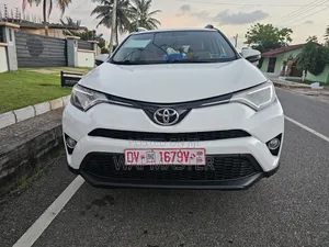 Toyota RAV4 XLE 4dr SUV AWD (2.5L 4cyl 6A) 2018 White