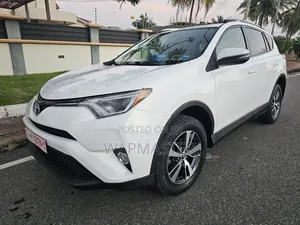 Toyota RAV4 XLE 4dr SUV AWD (2.5L 4cyl 6A) 2018 White