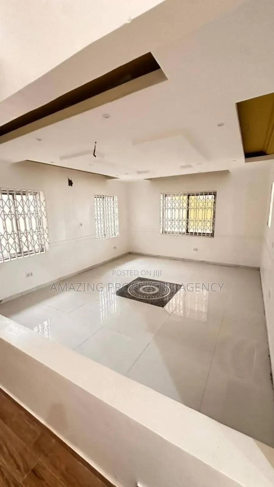 5bdrm House in 5 Bedroom House For for sale