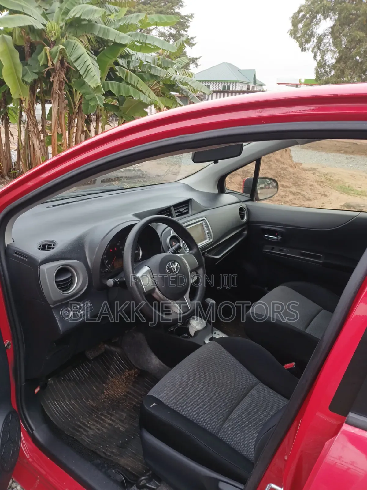 Toyota Vitz 1.3 FWD 3dr 2013 Red