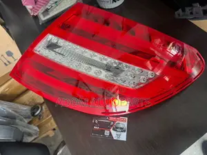 Mercedes Benz W204 C250 Taillight 2009 2010 2011 2012 2013
