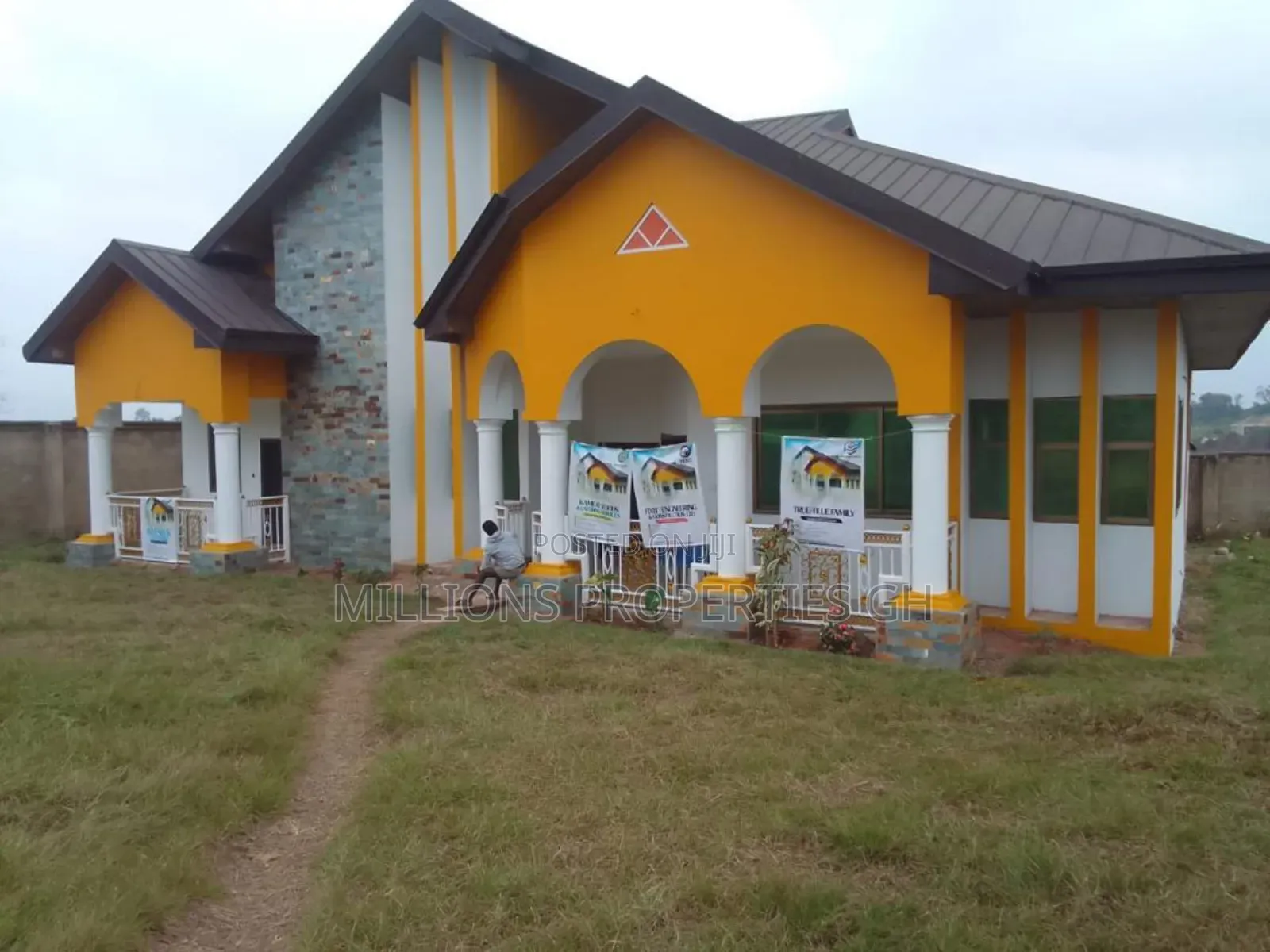 5bdrm House in Millions Properties, Kumasi Metropolitan for sale