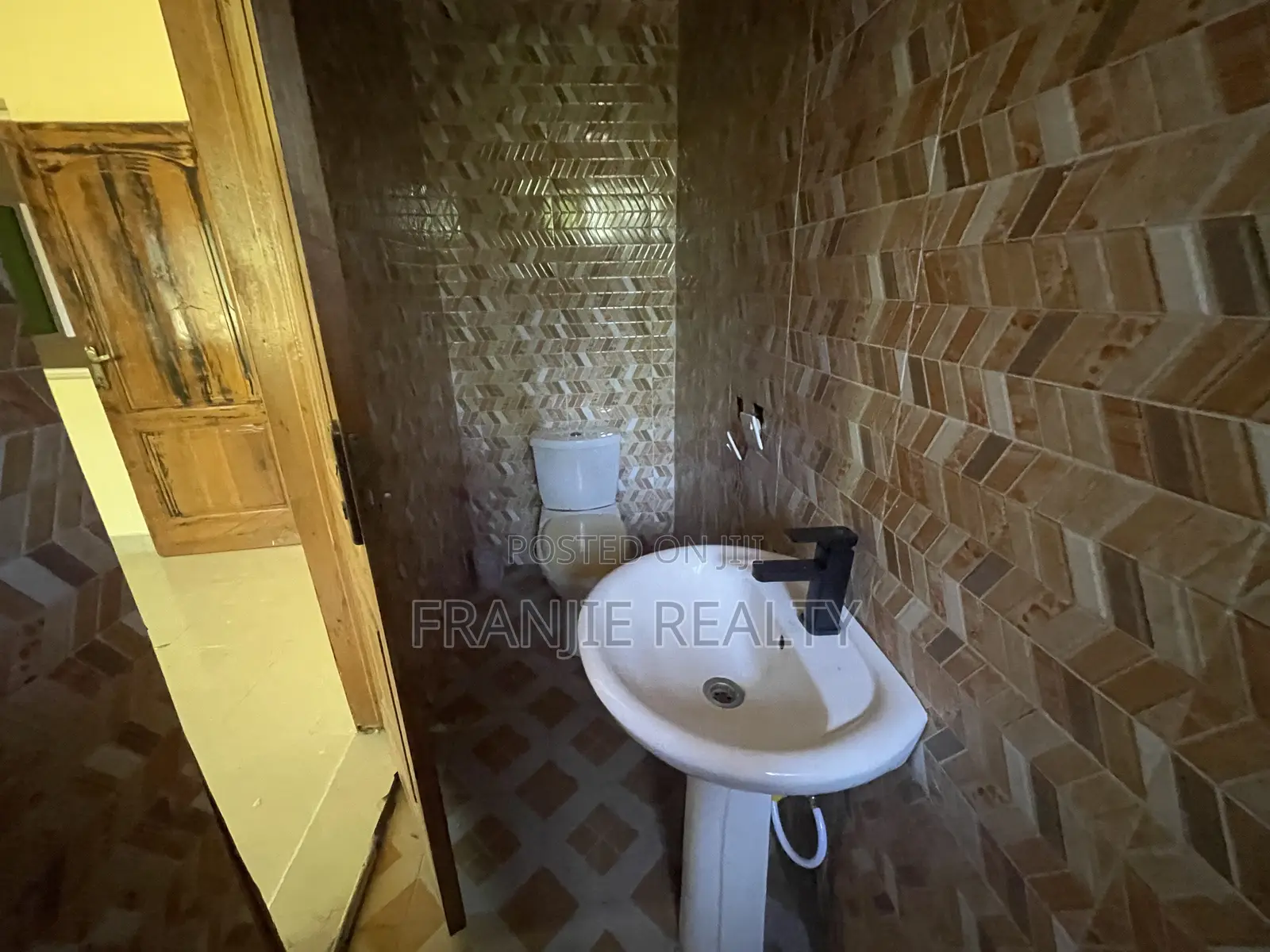 2bdrm House in Franjie Realty, West Hills Mall Area for rent