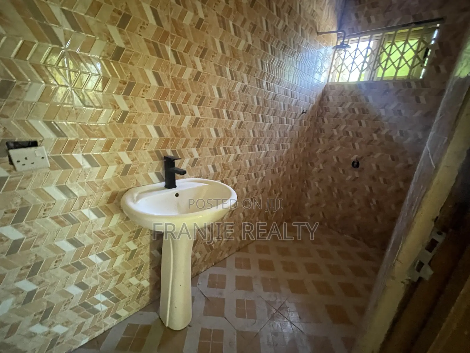 2bdrm House in Franjie Realty, West Hills Mall Area for rent