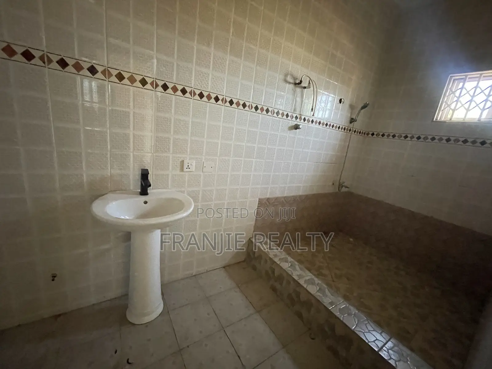 2bdrm House in Franjie Realty, West Hills Mall Area for rent
