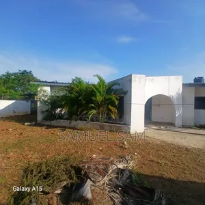 3bdrm House in Tema Community 8 for sale
