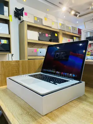New Laptop Apple MacBook Pro 2015 16GB Intel Core I7 SSD 256GB